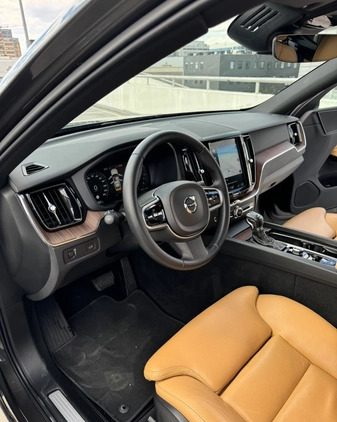 Volvo XC 60 cena 147000 przebieg: 130000, rok produkcji 2018 z Warszawa małe 121